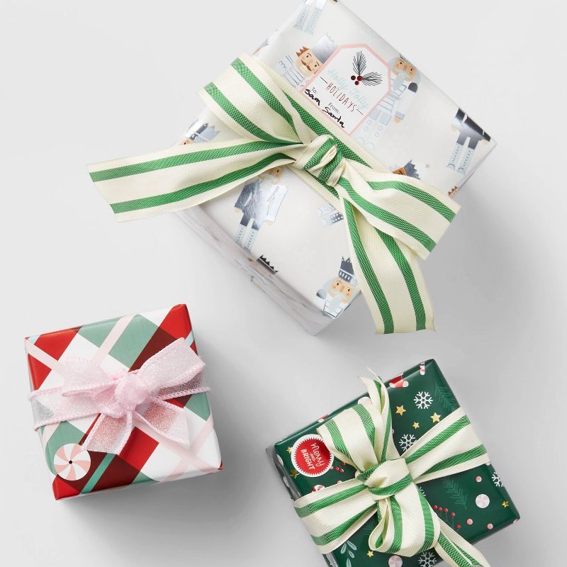 25 sq ft Stockings & Candies Gift Wrap Green - Wondershop™ | Target