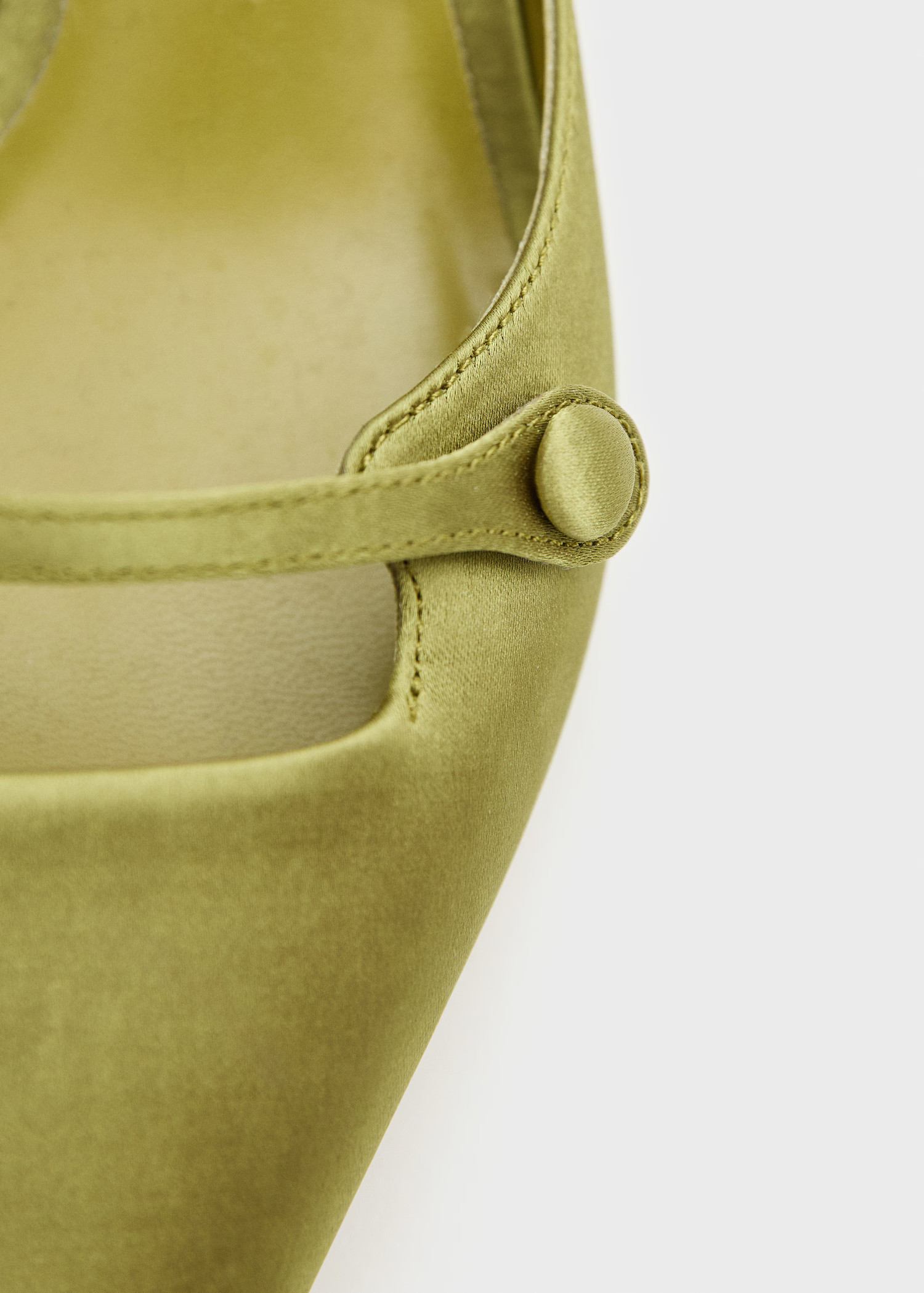 Satin kitten-heel shoes | MANGO (UK)