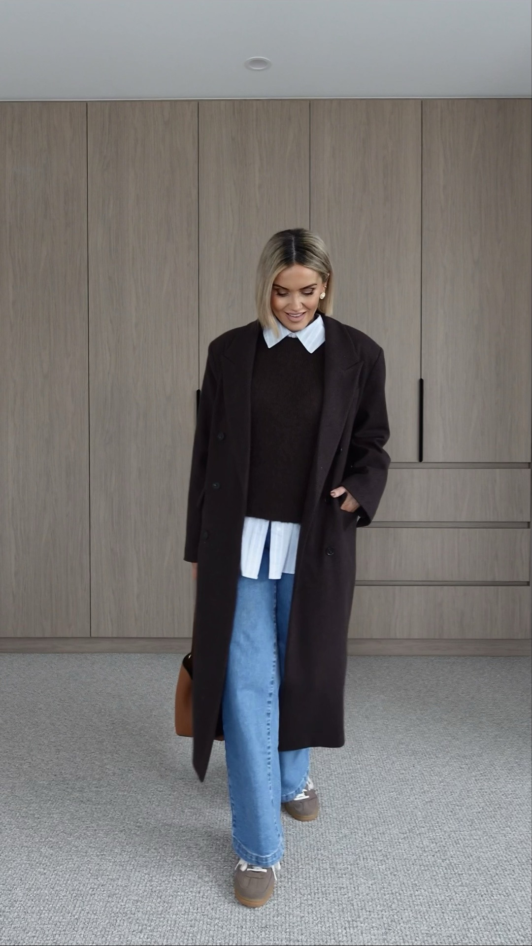 The key to a busy day outfit is keeping it comfy, functional, and elevated! Save for when you need inspo 🤎

How do you like this fit? 

Shirt: @bigwaustralia 
Vest and coat: @targetaus 
Jeans: @abrandjeans via @petalandpup 
Sneakers: @adidasau 
Bag: @oroton 

#melbournemums #outfitinspirations #stylishmum #stylishoutfit #australianstyle