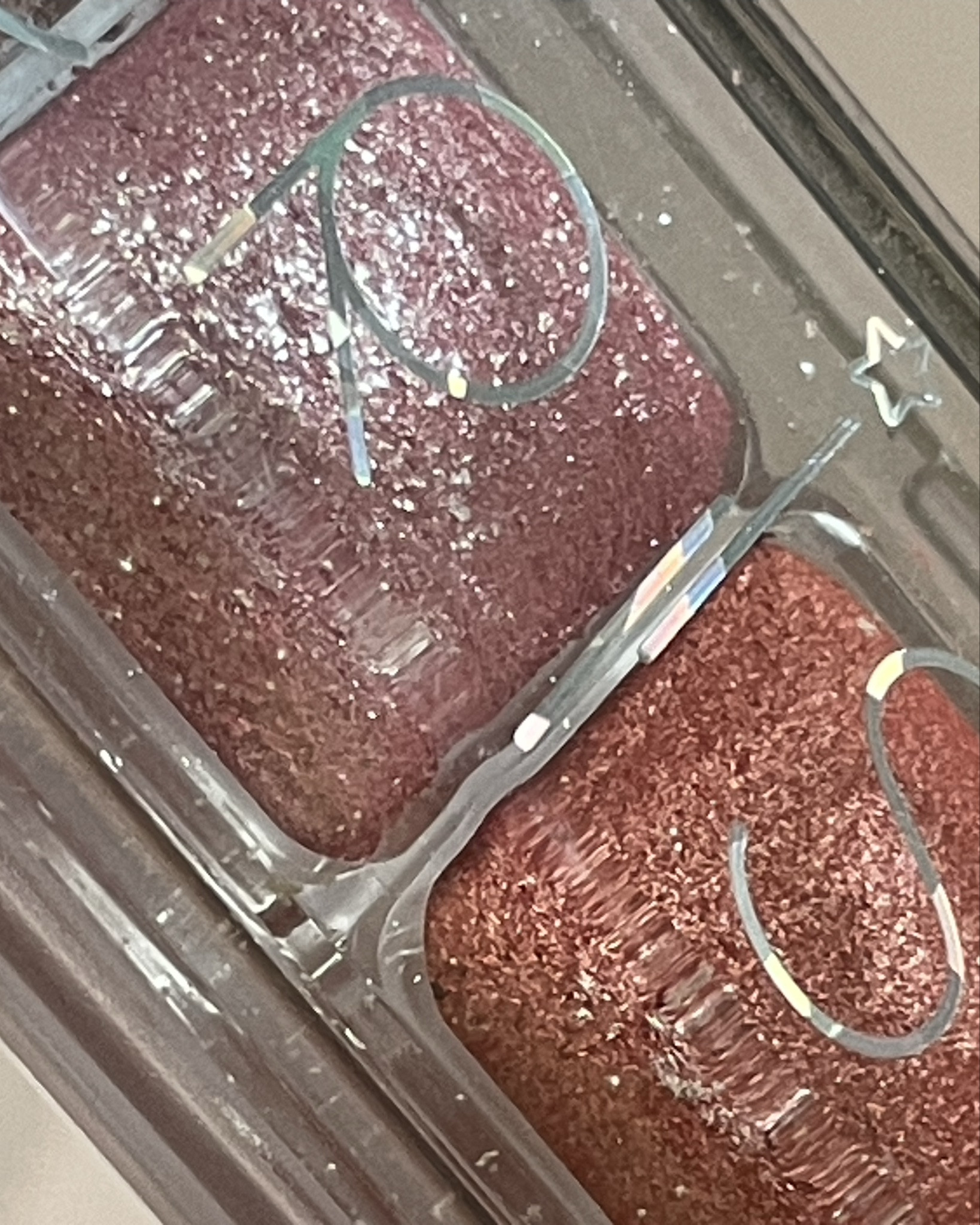 PARAAA !!!! To muito animada pra gravar vídeo usando essa paleta 😍 ela é completamente cintilante 

#LTKbrasil #LTKbeleza