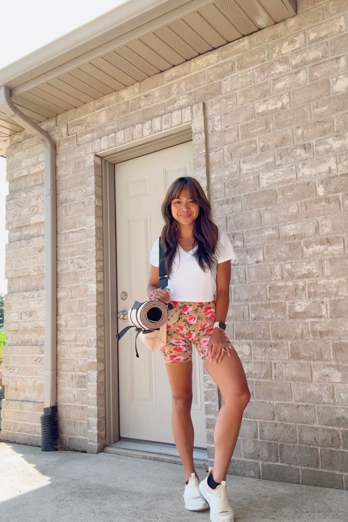 Happy Friday, loves ☁️ Quick gym #ootd for aerobics class this morning ✌🏼 Happy to be getting back into the groove of things/having my motivation back 🥲 —I’ll link everything in my LTK later this afternoon.

Top @target 
Shorts @aerie (found at @marshalls)
Shoes adidas 
Bag & Mat @longchamp