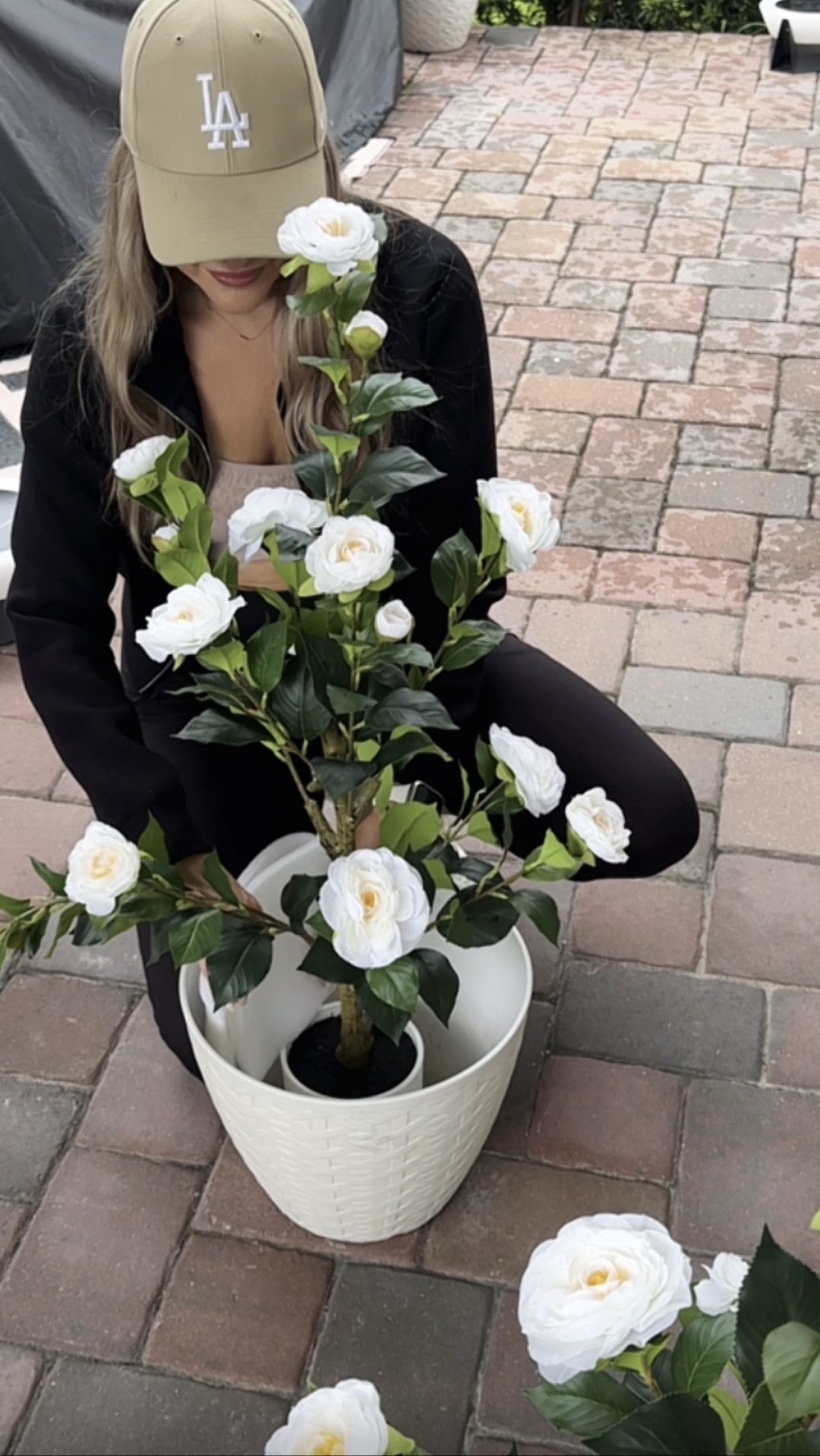 The prettiest white camellia trees for an elegant outdoor space 🤍

Style these faux flowering trees in their original pots or place them inside your favorite decorative planters for an elevated look.