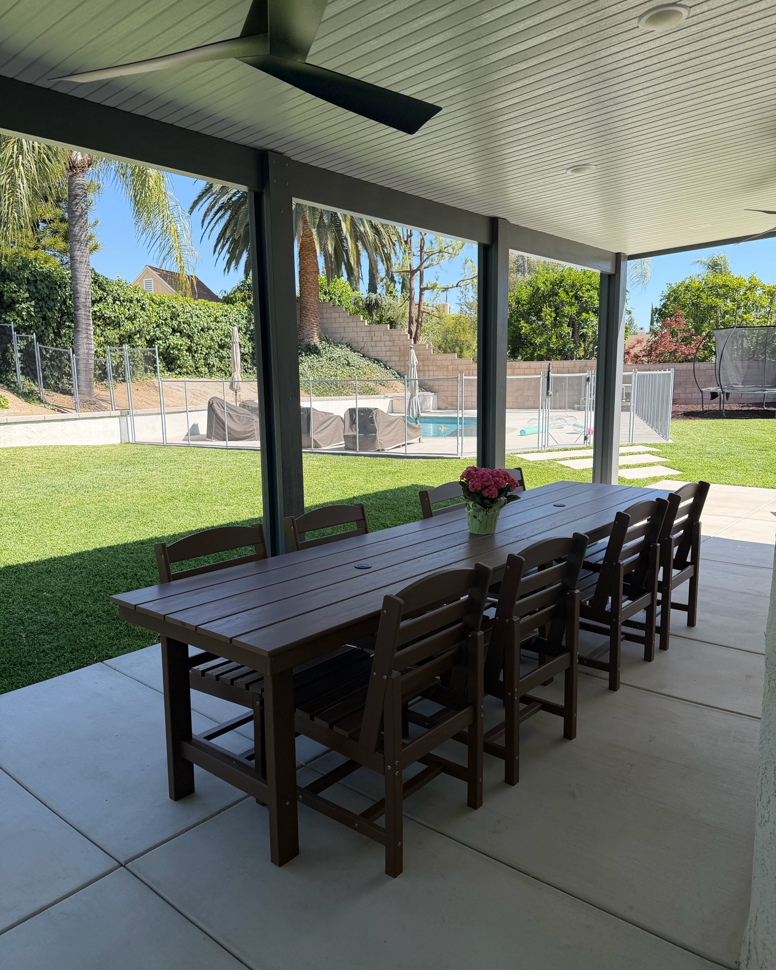 Patio set in brown