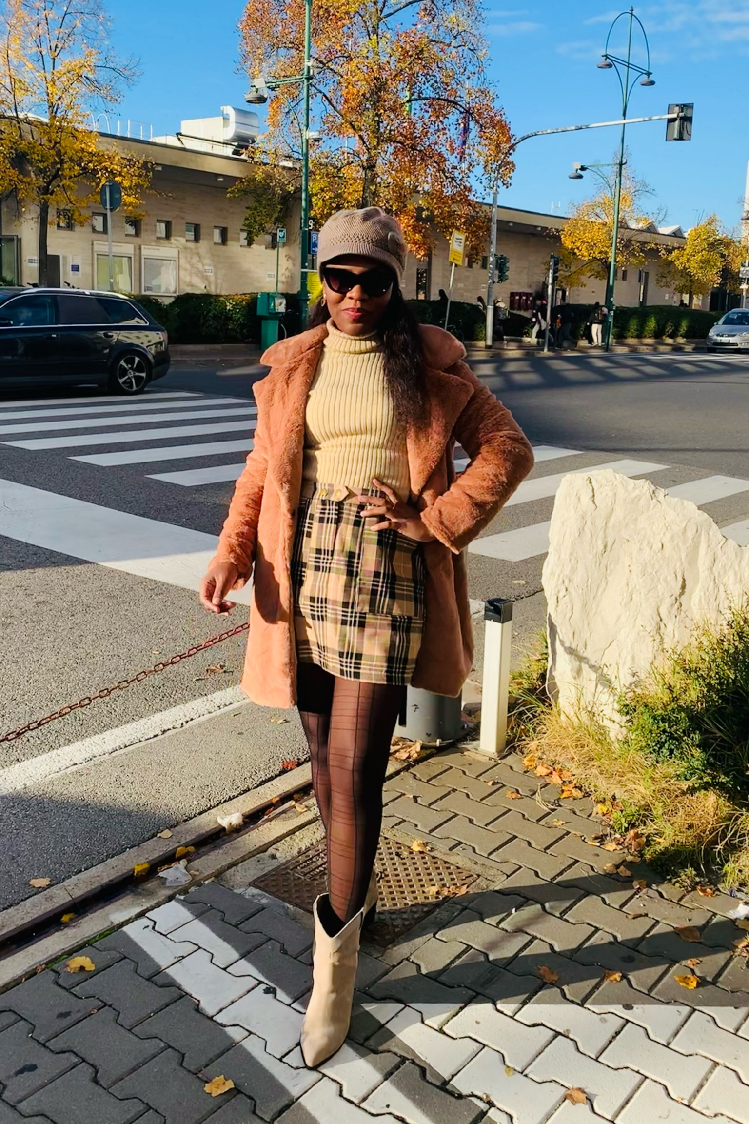 
 Só para deixar registrado o look do dia dessa Afro descendente que está no clima “afro europeia” em Veneza 🌎

#garimpodakelly #lookdodia #saiaxadrez #botawestern #casacoteddy #veneza #eurotrip

#LTKbrasil #LTKeurope #LTKtravel