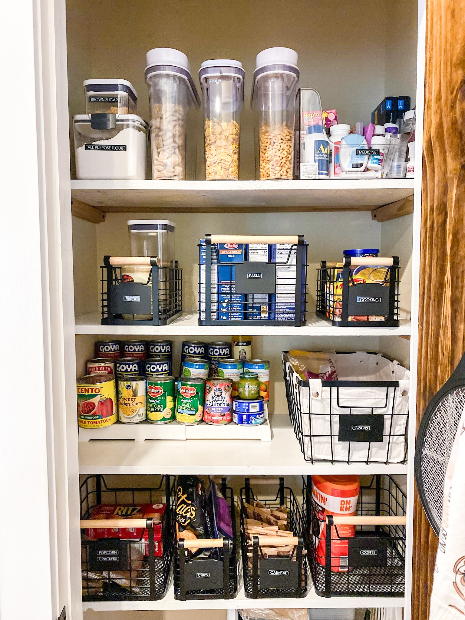 We love the black wire look for pantries 👀 
