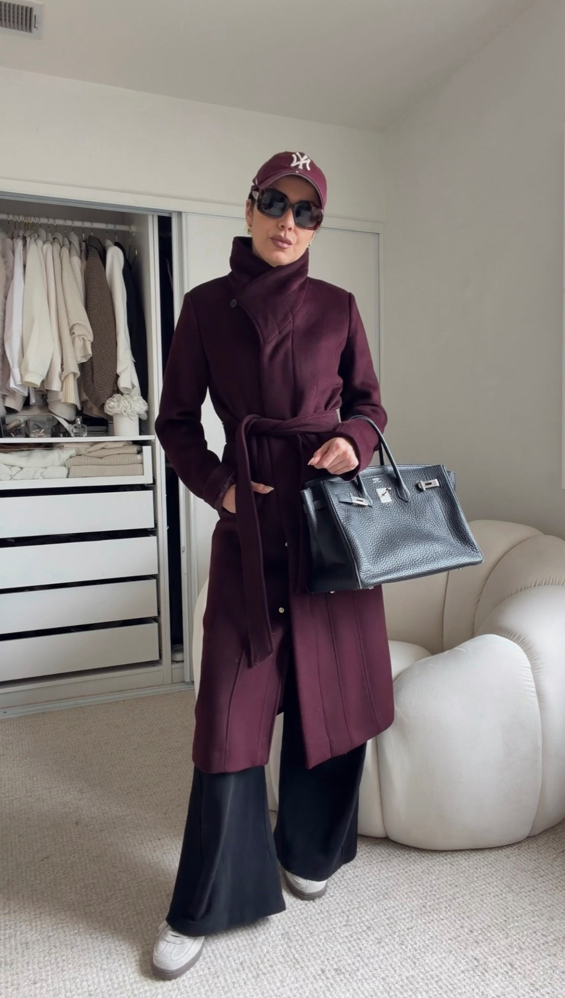 Amazon set styled chic.
Wearing amazon black set on size M