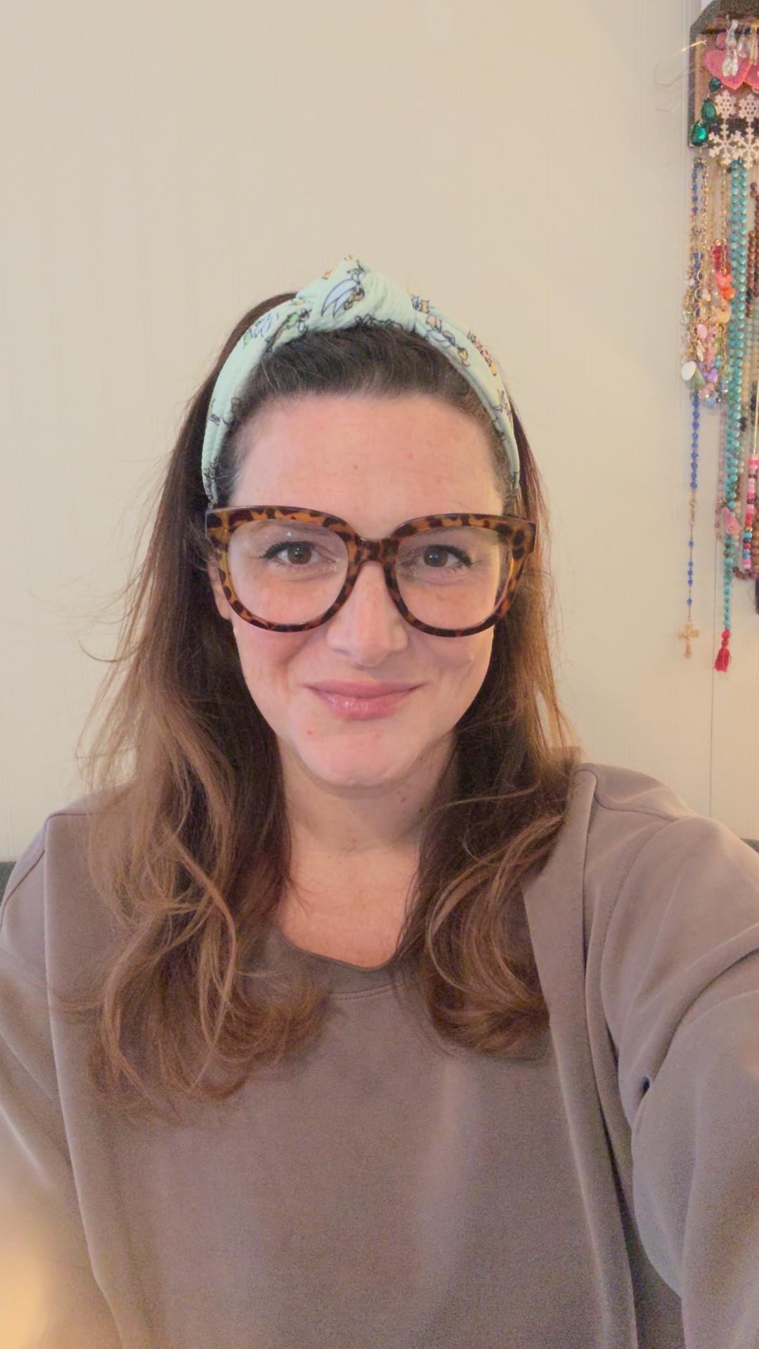 Welcome to my merch haul! ✨
It’s a weekly thing. ☺️

I got goodies from:
🎀@Target & Roller Rabbit
🎀Anzana’s Treasures
🎀five + crew


See you guys next week with more of the fun things! 😍💖