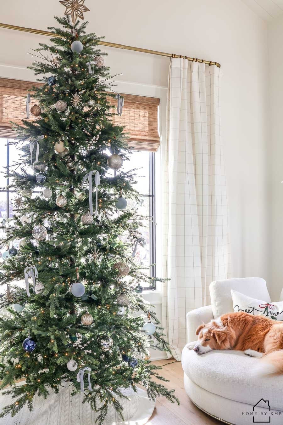 Happy Wednesday! 🎄
•
•
•
 #christmasinspiration #christmasinspo #christmasseason #christmasiscoming #christmasdecor #holidaydecor #christmasdecoration #christmasdecorations #christmashome #christmasdecorating #christmashomes #christmashomedecor #christmashouse #christmashomedecoration #christmasinterior #xmasdecor #xmasdecoration #xmasdecorations #castlery #ballarddesign #interiordesigner #interiordesigners #homedecorator #homeaccount #housedesign #houseideas #homedesignideas 

#LTKSeasonal #LTKHome #LTKHoliday