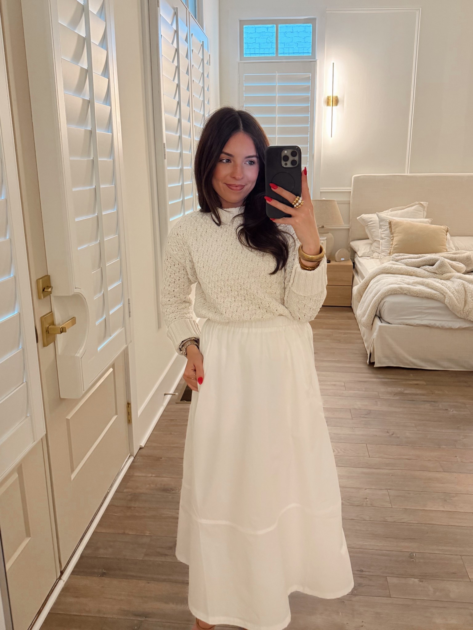 Everyone needs a white skirt in their wardrobe. So versatile & adorable🤍