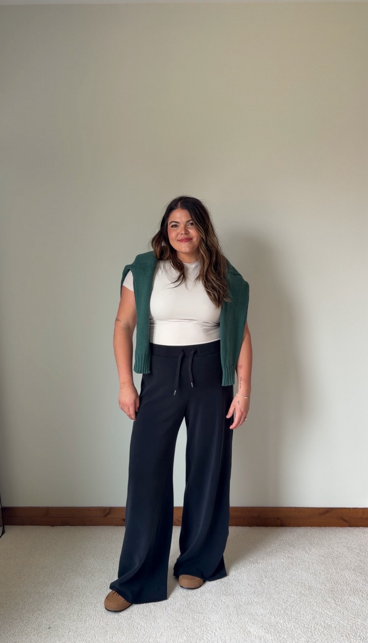 For the pants & bra use - ERICAXSPANX  💕6 easy fits for you to recreate !!! When it comes to finding out personal style, this is just the beginning (I'm talking I want to start my closet from ground zero ) - follow along and let's do this
dang thing together.
#soccermomoutfit #momoutfit #momstyle #styleover30 #midsize

