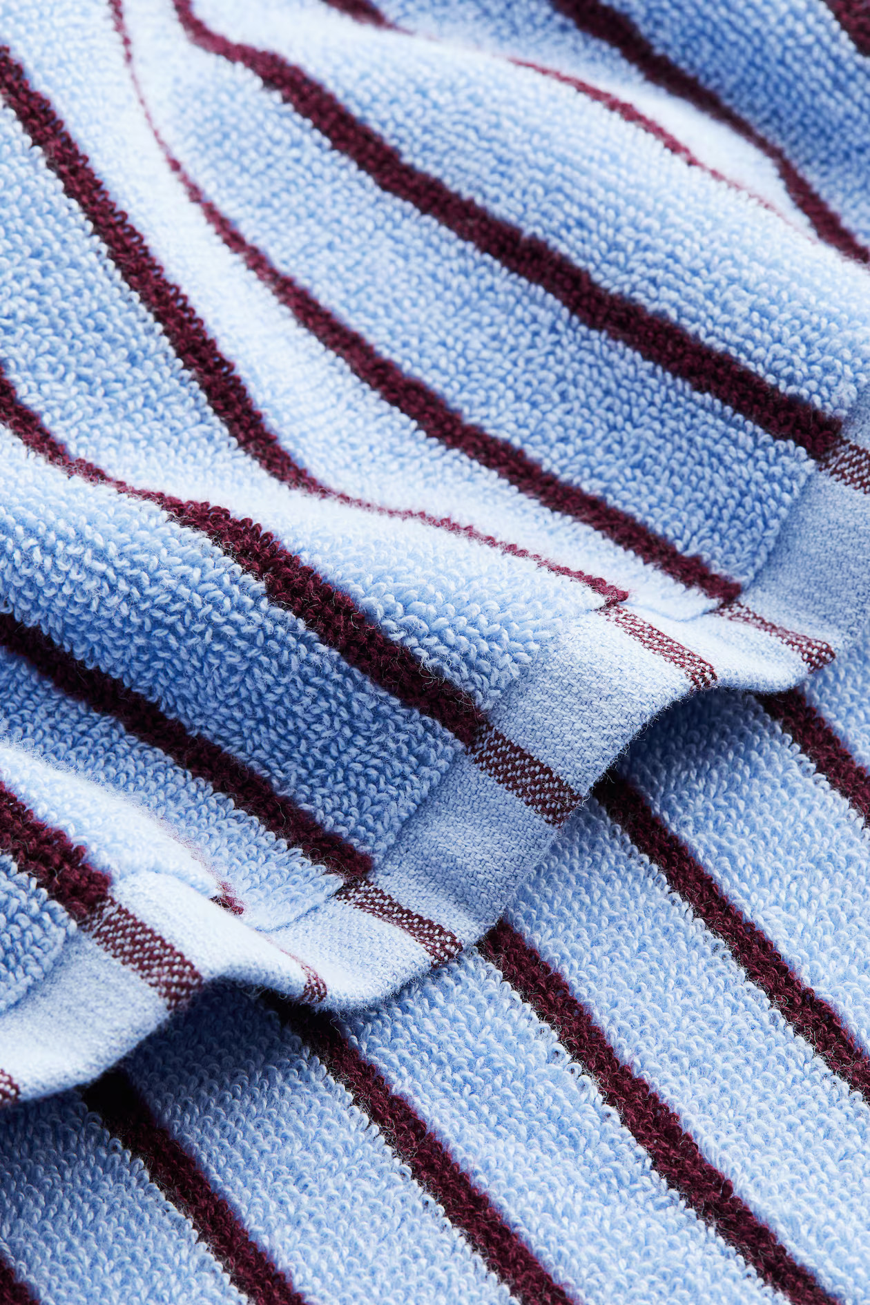 Striped bath towel | H&M (UK, MY, IN, SG, PH, TW, HK)