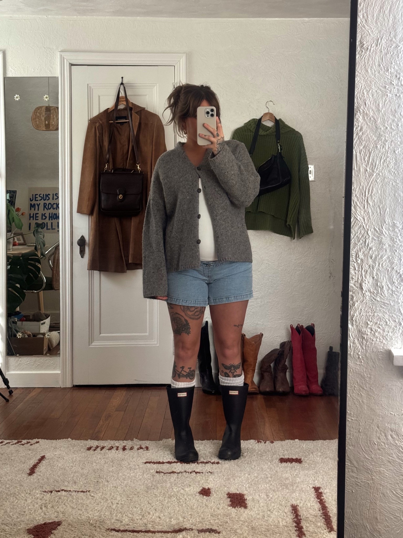 abercrombie sale! so many spring options ◡̈ 30% off in season picks + 15% off almost everything else! use SPRINGAF for an additional 15% off their sale!!! 

wearing a TTS 29 in my maternity shorts! they are linked as “exact” on the listing! 

cardigan & tank are thrifted! 