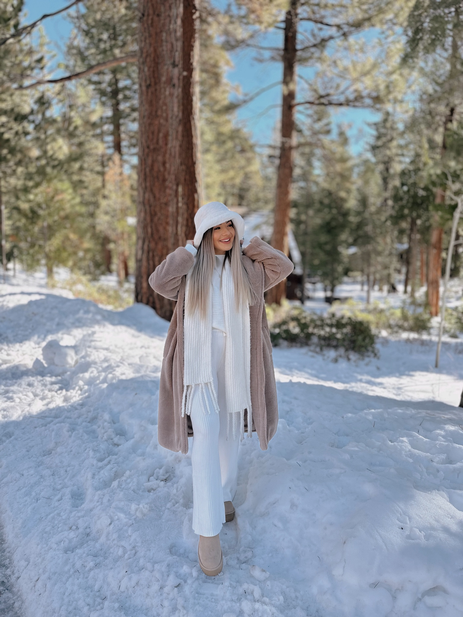 Comfy winter outfit 🤍

#LTKSeasonal #LTKtravel #LTKMostLoved