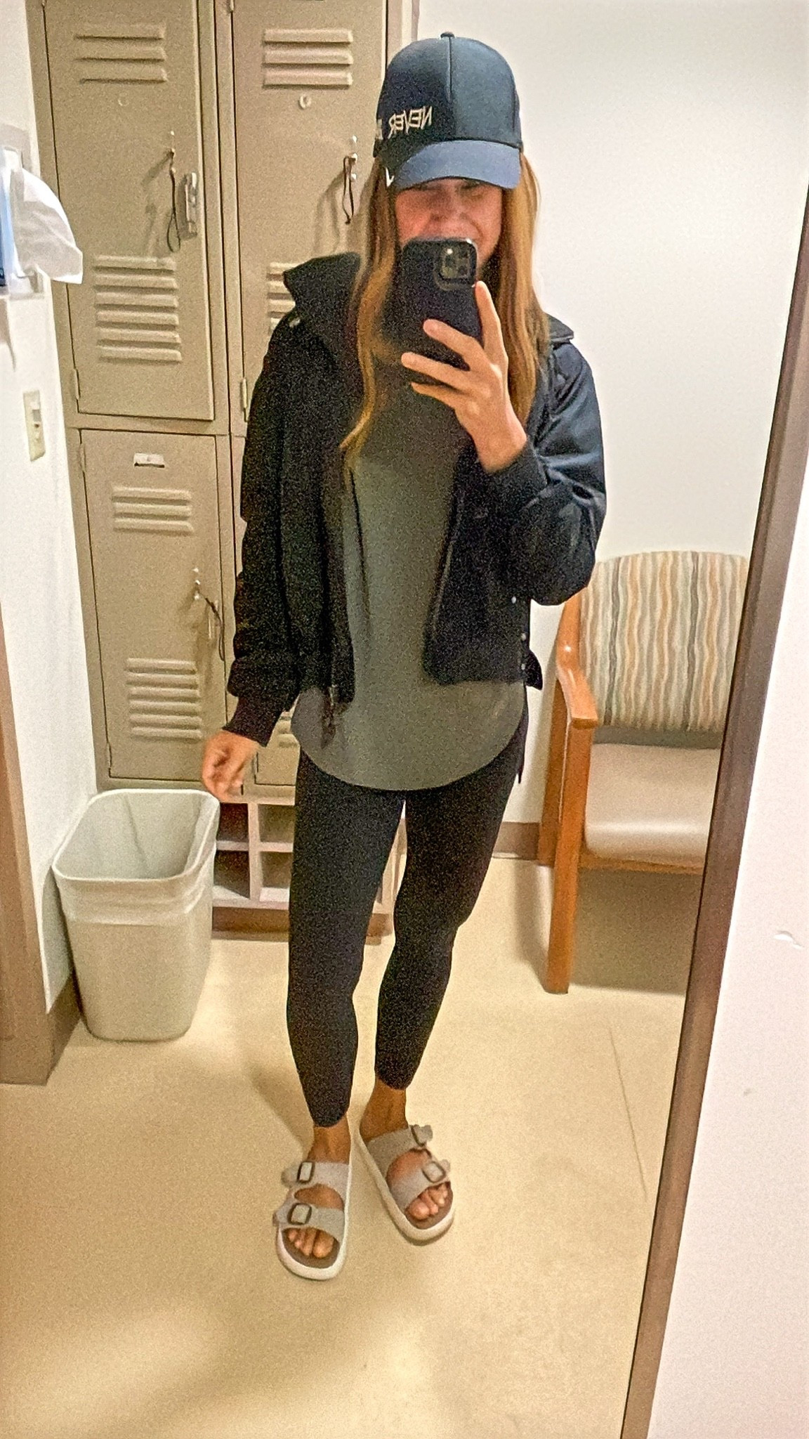 Comfy leggings + a bomber jacket + easy slide sandals = the perfect throw-on-and-go look. Casual, comfy, and still pulled together!

Back to school mom outfit