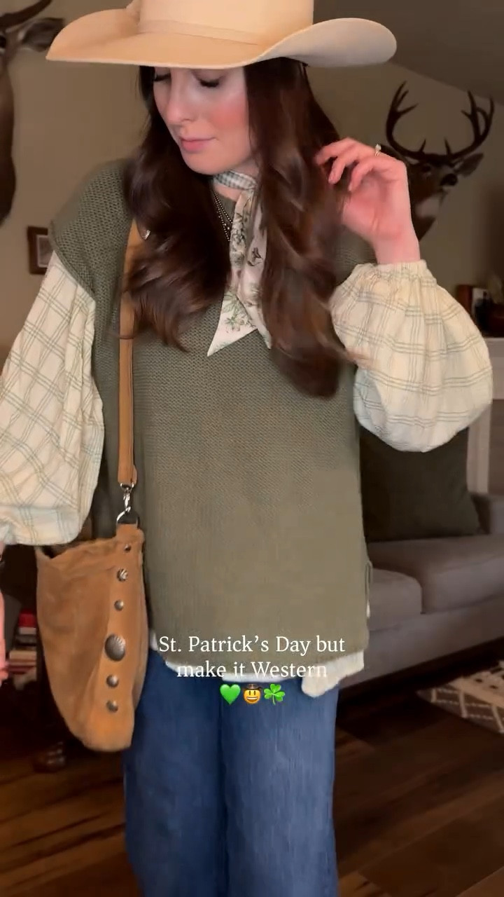 St. Patrick’s Day but make it western🤠☘️

Sweater- @savannah7s 
Shirt- @sabo 
Denim- linked on LTK🔗
Boots- @freebirdstores 
Pearls- @patinatrailsmerc 
Bracelet- @blushoutwest 
Twilly scarf- @sophisticatedcountrylady 
Purse- @lovleathers 

#westernfashion #rodeofashion #stpatricksdayoutfit