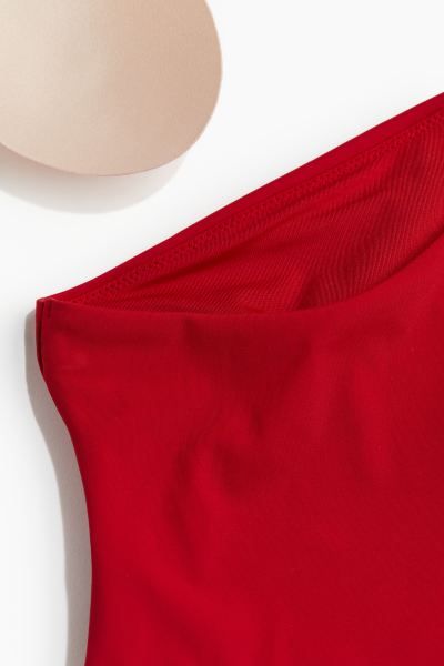 Light Shape One-shoulder swimsuit - Asymmetric neckline - Sleeveless - Red - Ladies | H&M GB | H&M (UK, MY, IN, SG, PH, TW, HK)