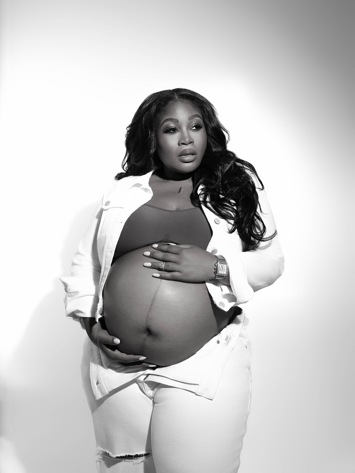 Year 39 was absolutely unforgettable and fulfilling! It kicked off with an incredible birthday getaway to Toronto, and then...well, let's just say the rest of the year was a wild ride 😆
As I step into my 40s as a wife, mom, and career woman, I know I'm ready to conquer ANYTHING that comes my way. Feeling grateful and blessed 🙏🏾🎉
#tbt to my maternity shoot 📸 @meccaclarkephoto