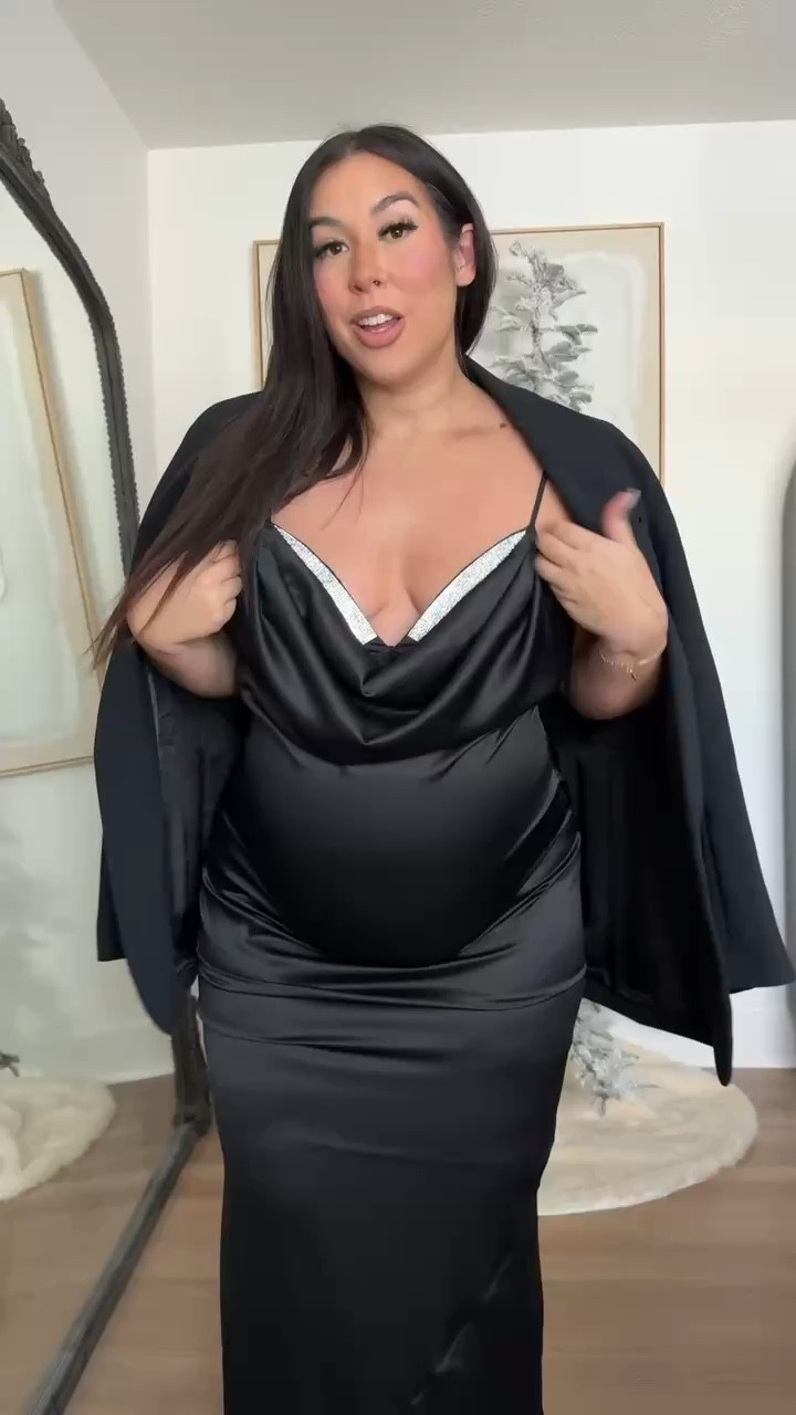 Victoria’s Secret outfit im loving! Size XXL #VSpartner @victoriassecret
-
-
-
Slip dress, maxi dress, sparkly dress, holiday party outfit

#LTKMidsize #LTKHoliday