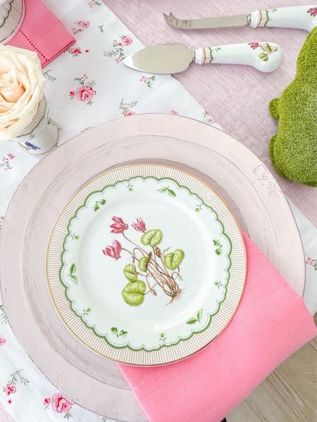 Sweet spring placesetting 🌷

#LTKhome