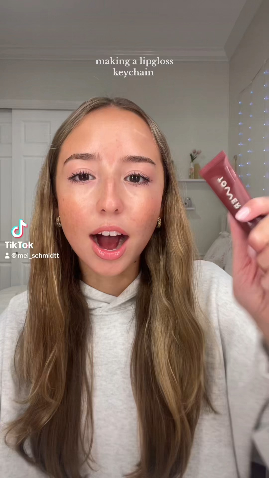 lip gloss keychain 

#LTKBeauty #LTKVideo #LTKFindsUnder100