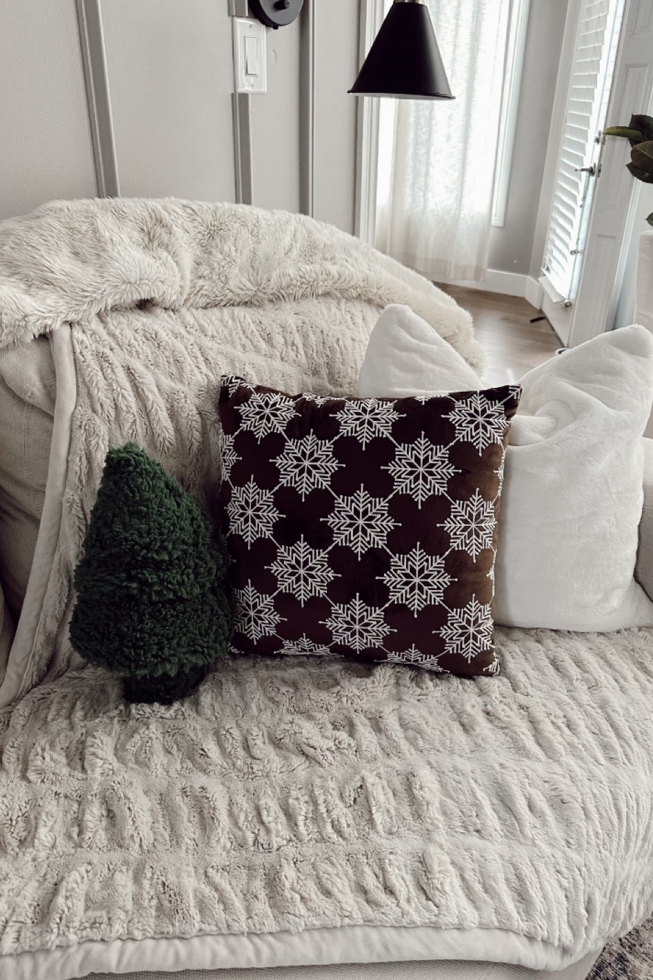 Christmas decor 🎄 
Home for the holidays 
Christmas 
Christmas tree 

#LTKHolidaySale #LTKhome #LTKHoliday