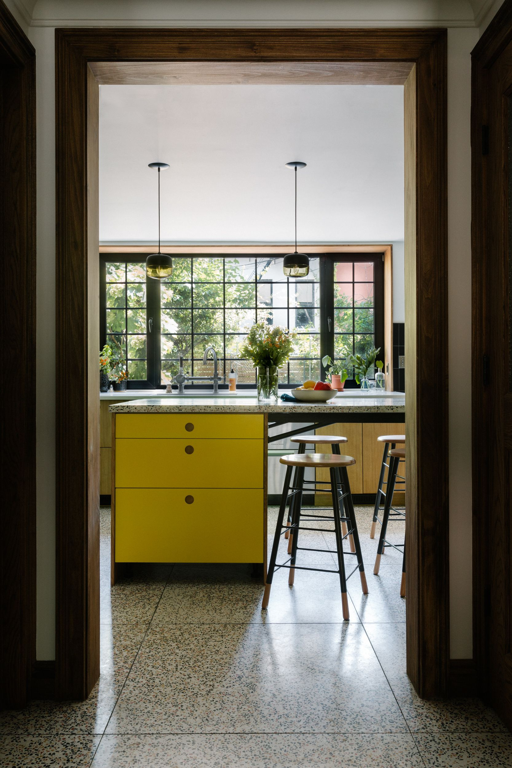 A little look into this beautiful kitchen... 

 