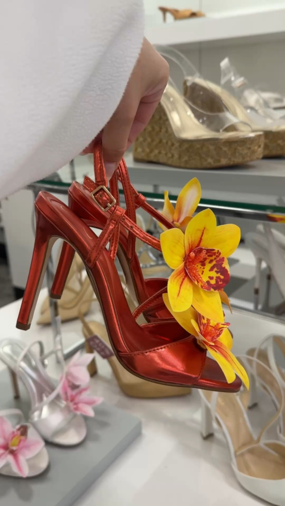 Jessica Simpson heels never miss 

#heels #summerheels #summershoes #tropical #jessicasimpson