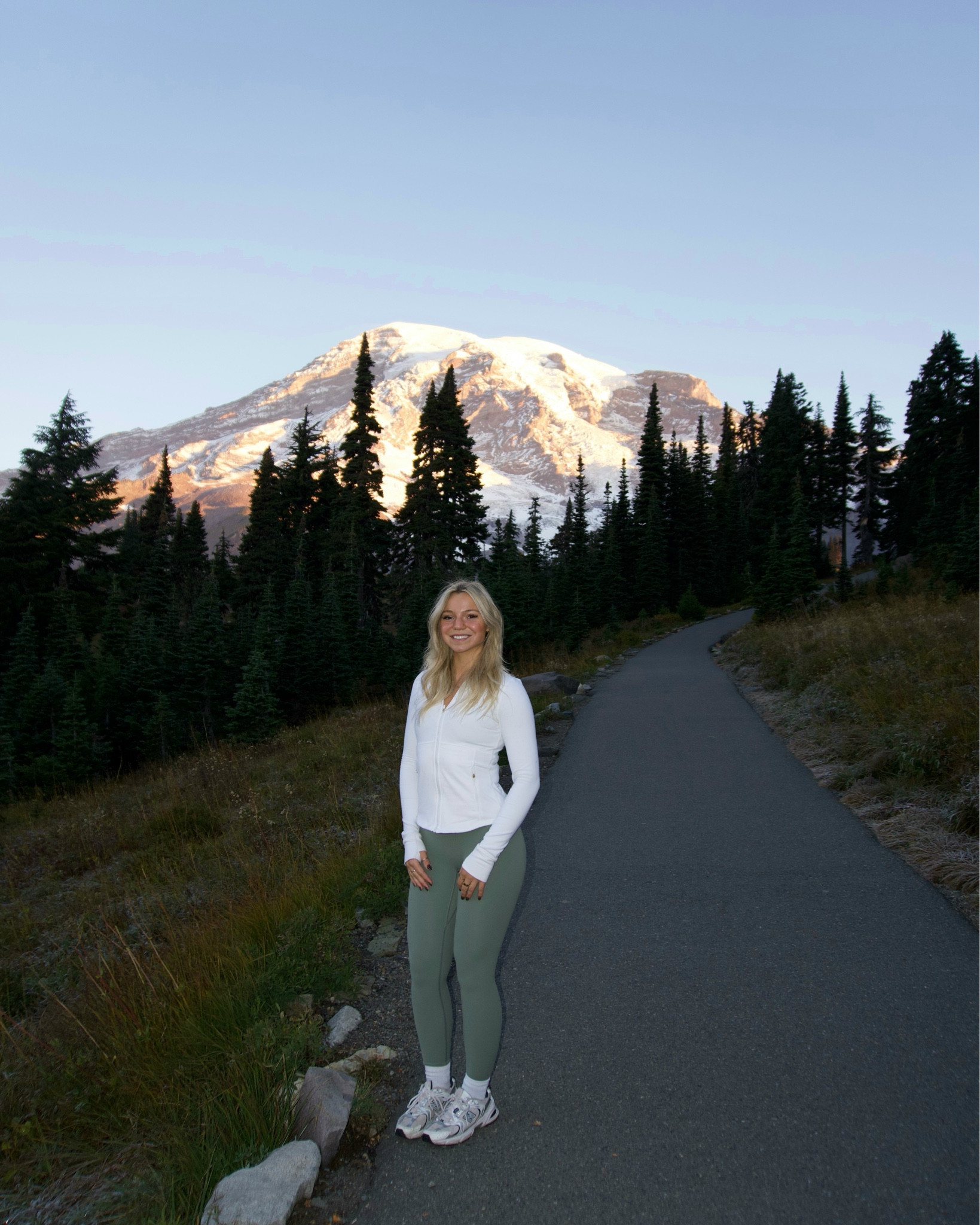 Autumn hike fit 🍁🤍
Leggings size 4 
Jacket size XS 


#LTKSeasonal #LTKFindsUnder100 #LTKActive