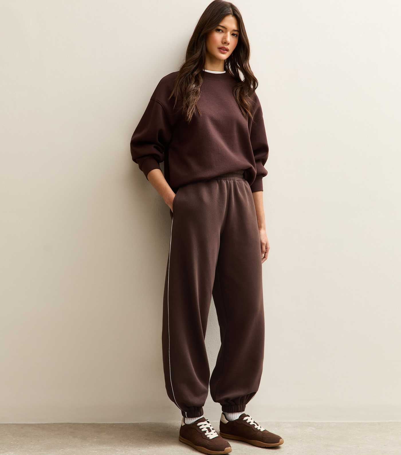 Brown Oversized Cuffed Joggers | New Look | New Look (UK)