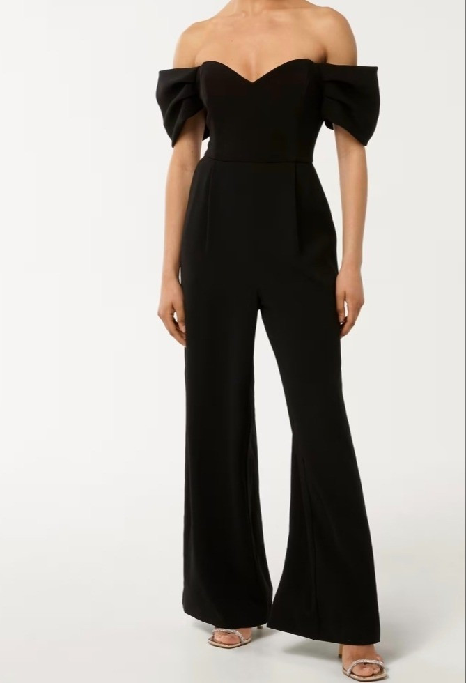 Tailored elegant black petite jumpsuit. Jumpsuit fashion and style.

#LTKootd #LTKPetite #LTKMidsize