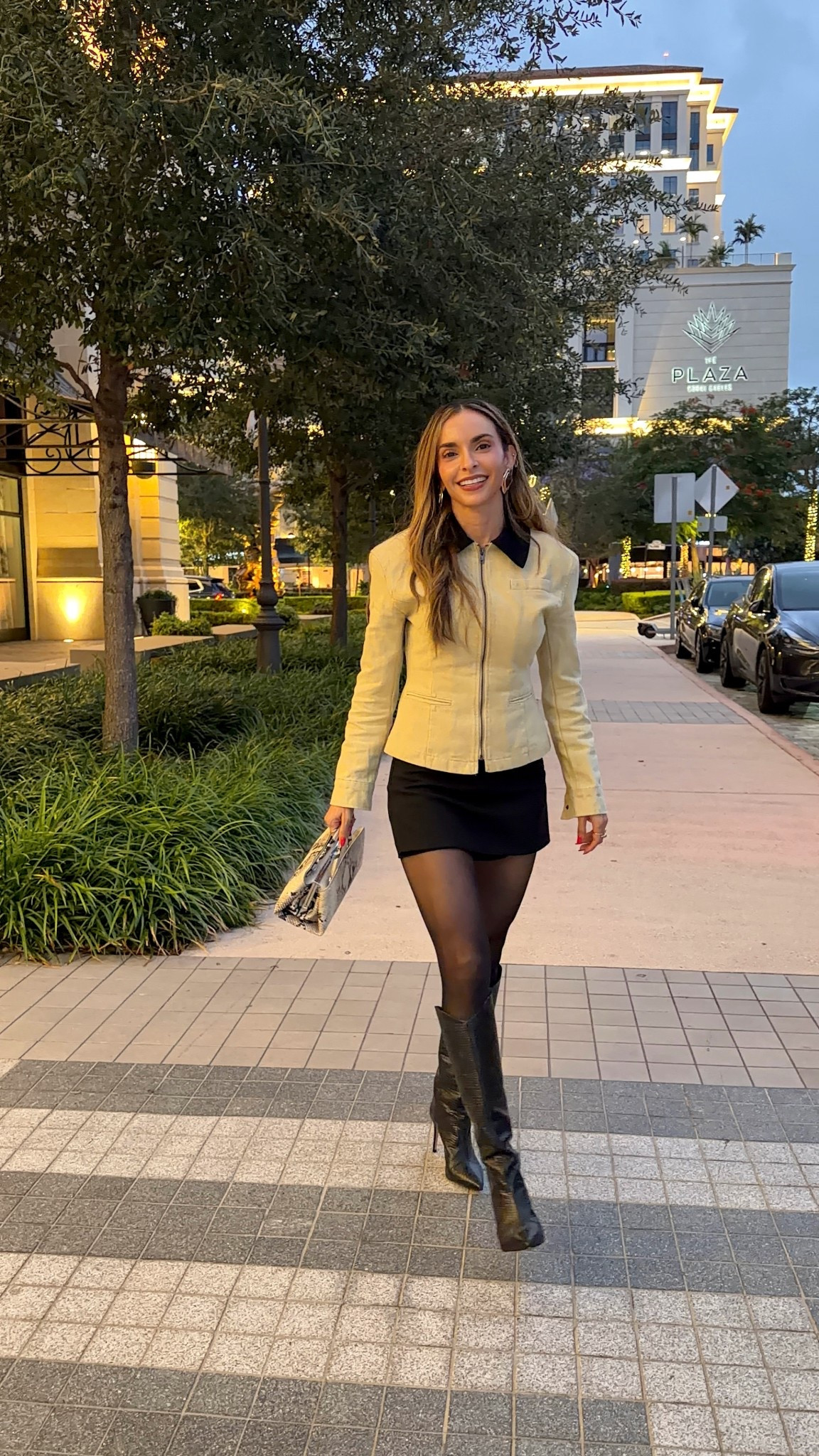 Evening city stroll in a quiet luxury mood ✨
Structured jacket, mini skirt, and tall boots — effortless, modern, and always on-trend.
Fall outfit ideas for your next night out.

#LTKCyberWeek #LTKSaleAlert #LTKSeasonal