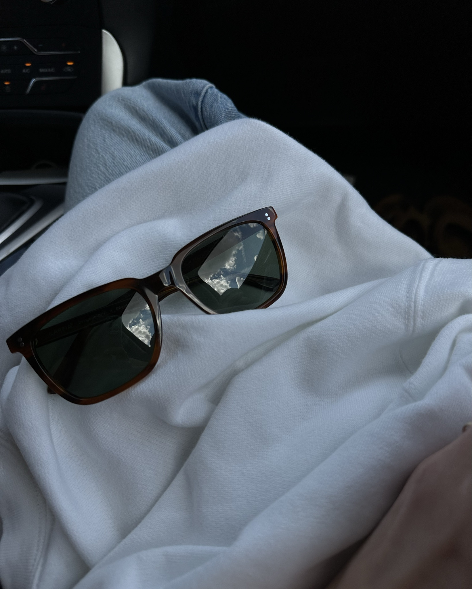 It’s hard to find affordable glasses for men that aren’t ugly 
🥸these are polarized, can be dressed up or down & look nice! 
(this is color A2 it’s tortoise with a green lens) 



👓
@Morgan.Speiser 
men’s sunglasses, Amazon glasses, fall glasses, casual style, wardrobe staple, outfit idea. 

#LTKFindsUnder50 #LTKSeasonal