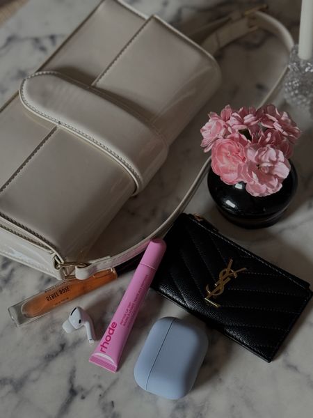 Spring Must Haves 🌷🌸
The perfect neutral shoulder bag that fits all my everyday essentials like lipgloss, a wallet, earbuds and my signature scent. 


#LTKitbag #LTKstyletip #LTKbeauty