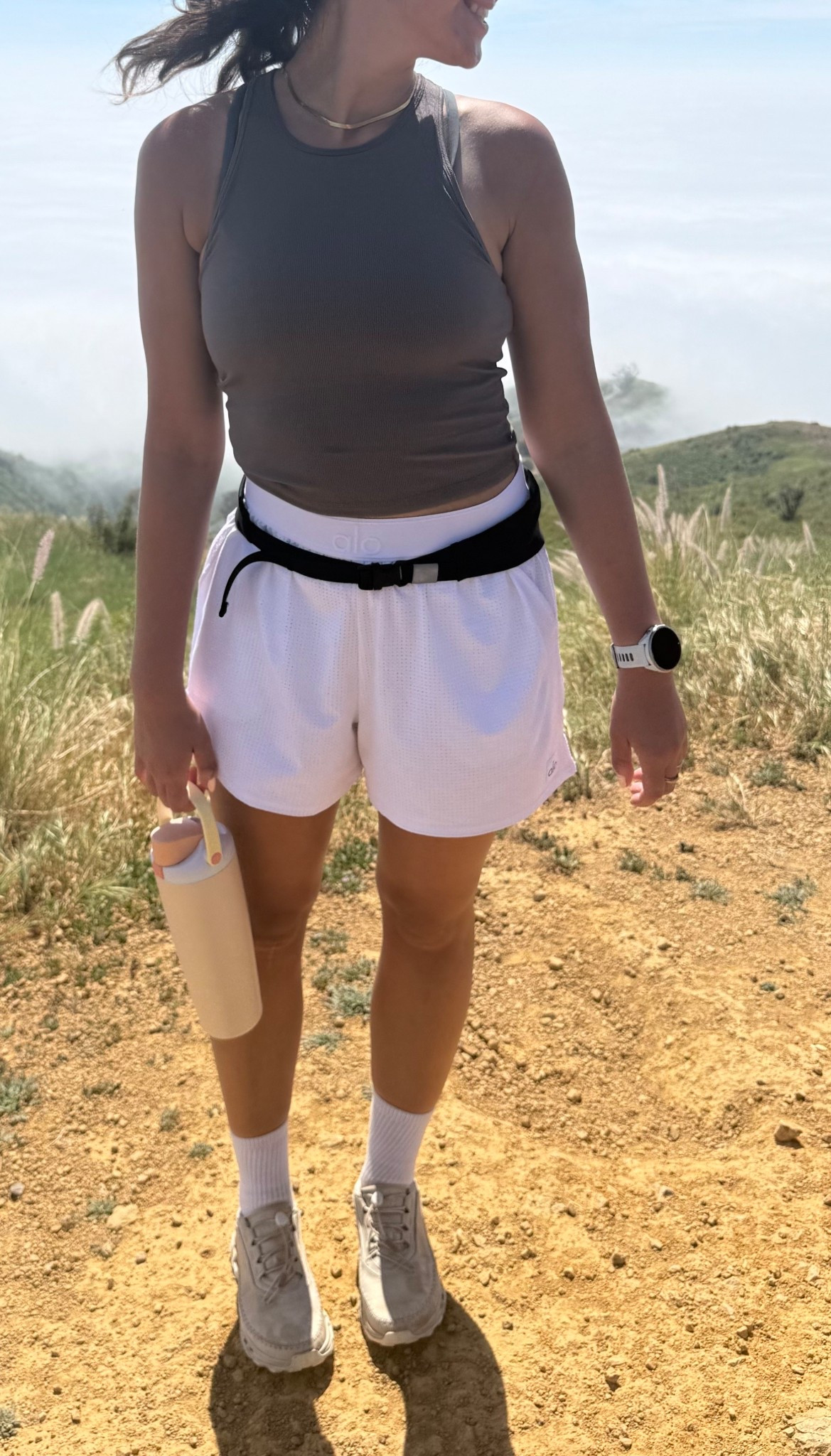 Comfortable and practical hiking outfit
Tank: @Vuori US 
Shorts: @Alo Yoga 
Shoes: @OnCloud
