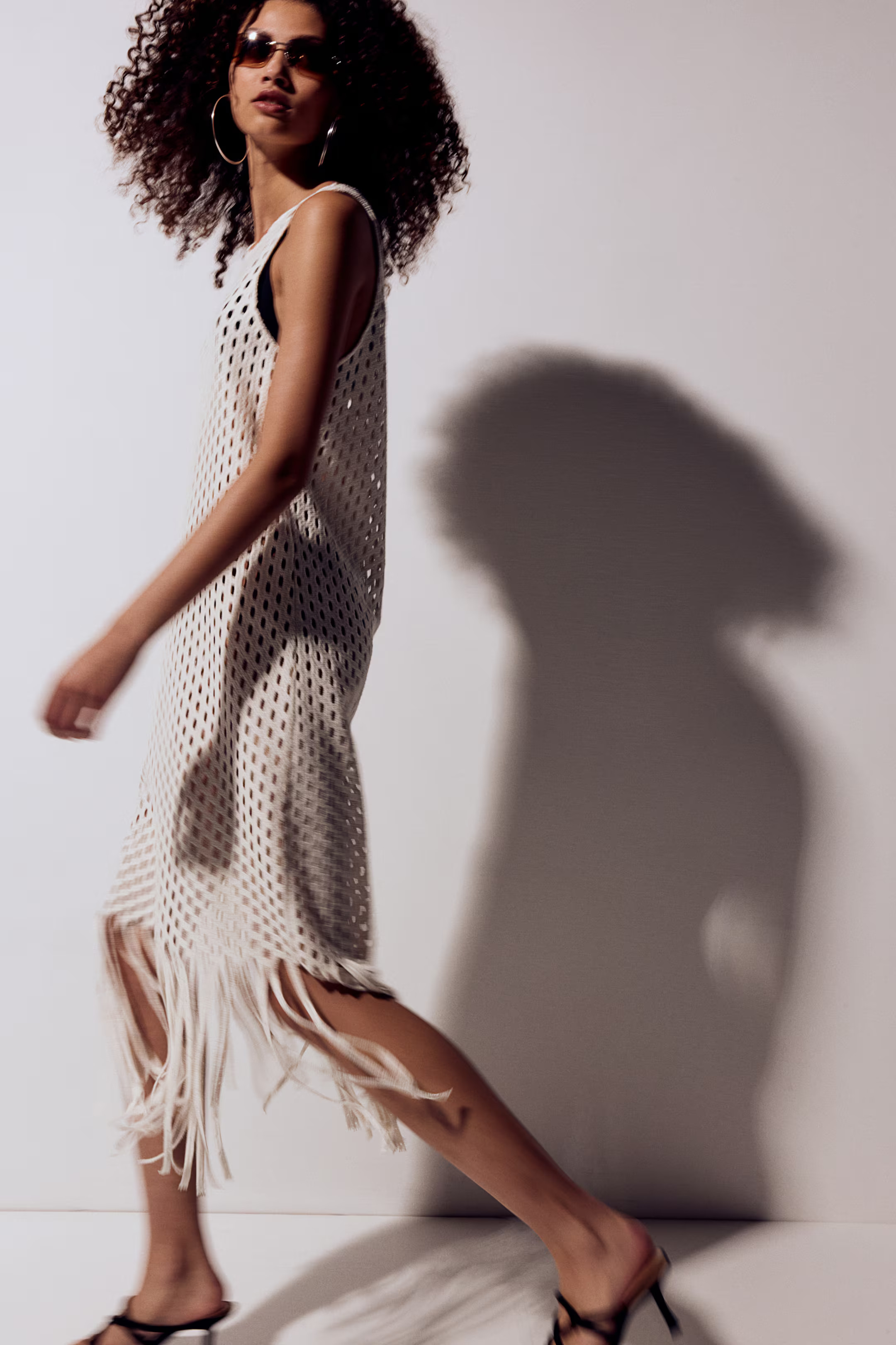 Crochet-look fringe-trimmed knitted dress | H&M (UK, MY, IN, SG, PH, TW, HK)