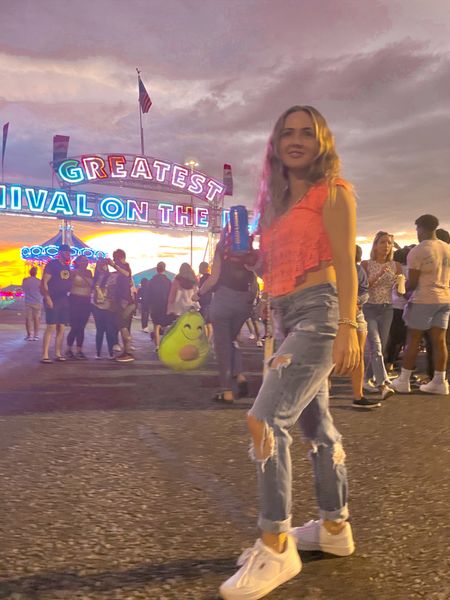 Take me to the carnival 🎡
•
•
•
#summer #ny #carnival #carnaval #party #music #love #travel #carnevale #photography #fun #art #festival #nystatefair #culture jeans crop neon white shoes sneakers Levi ae American eagle shein mom holey ripped summer 

#LTKunder50 #LTKshoecrush #LTKunder100