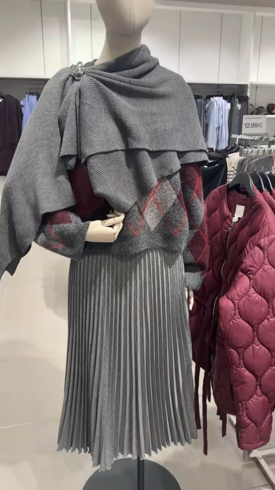 This H&M outfit is the definition of quiet luxury — a pleated skirt paired with a textured knit in shades of grey and burgundy. The scarf detail adds such an elevated touch. I’ve linked similar burgundy high-heeled boots and a matching bag to complete this look.

#LTKworkwear #LTKwinter #LTKstyletip
