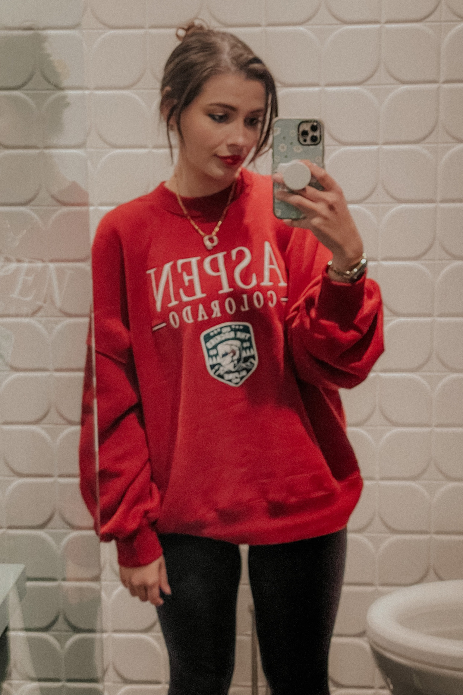 I’m not a big wearer of red, so when I saw this oversized sweatshirt and was drawn to it I knew it was about to become something I wear over and over again! Pairing it with some leggings and gold jewelry with some white sneakers brought it all together~ 🍄

Top: Small
Normally i gravitate toward mediums for an oversized feel, but this is actually already oversized so I’d go with your true size!!

#LTKsalealert #LTKCyberweek #LTKstyletip