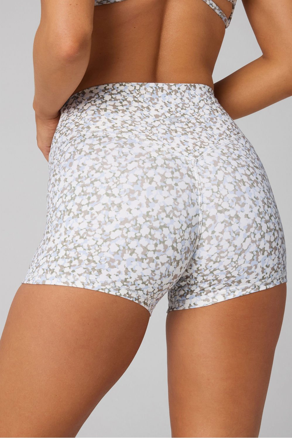 The No-Seam PureLuxe TLC Short 4'' | Fabletics