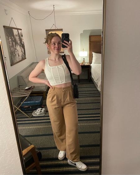 Top is old from TJ Maxx - not sure of the brand. Bag is Brixley. The Abercrombie trousers fit like a dream and are super high waisted  🙌🏻