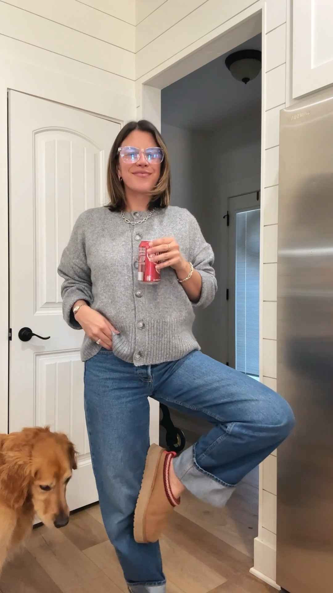 Busy mom ootd. This cardigan is 55% off! Making it around $24! 

#LTKSaleAlert #LTKGiftGuide #LTKmomlife