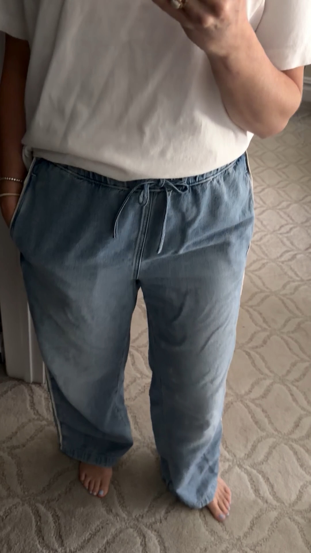 The comfiest drawstring jeans for pick up and drop off!

#LTKmomlife #LTKdayinmylife