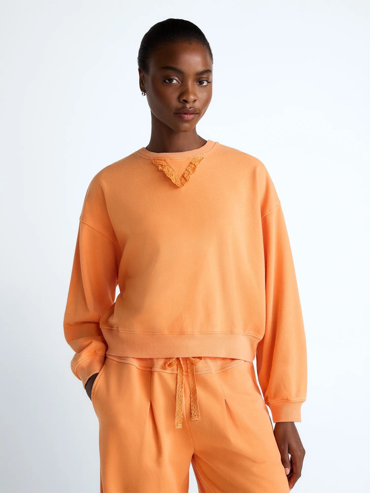 Scoop Women's Graphic Cropped Crewneck Sweatshirt, Sizes XS-XXL | Walmart (US)