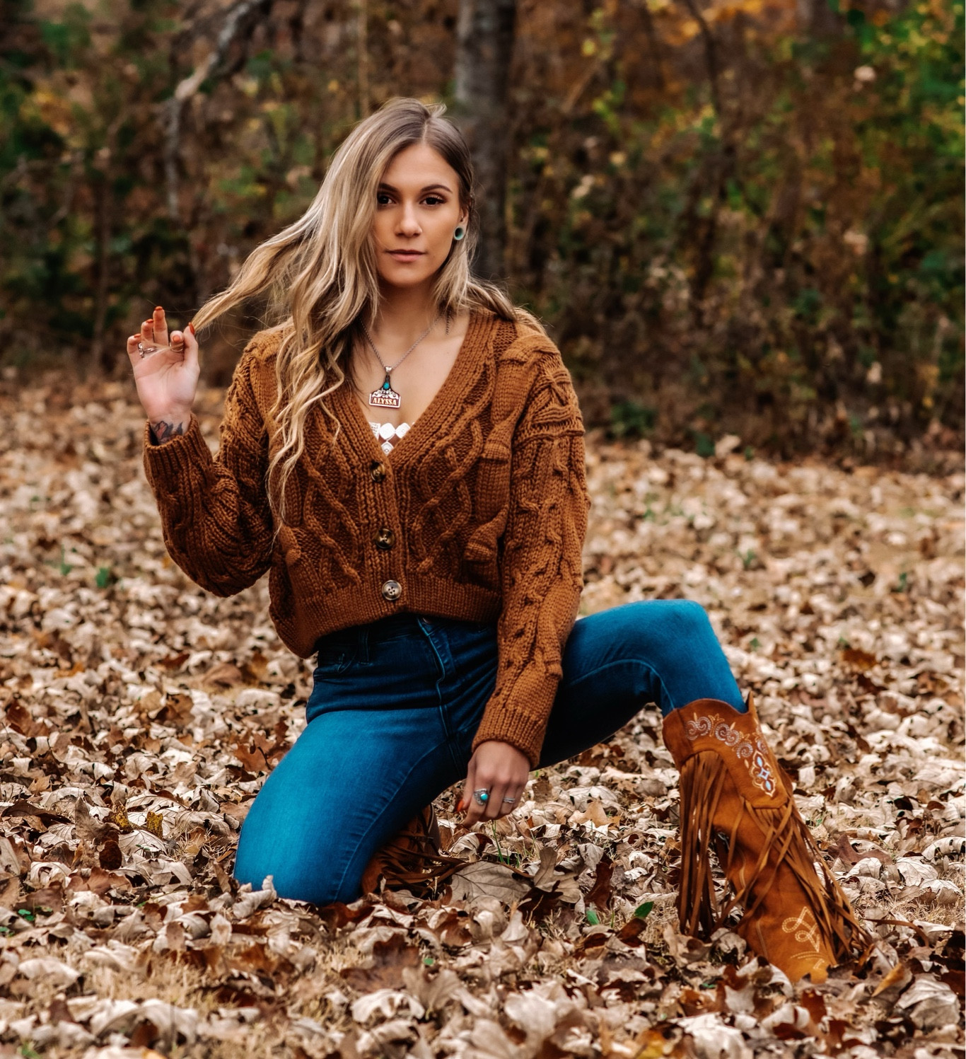Sweater: Willow boutique, boots: Wetkiss official, jeans: fashion nova 
