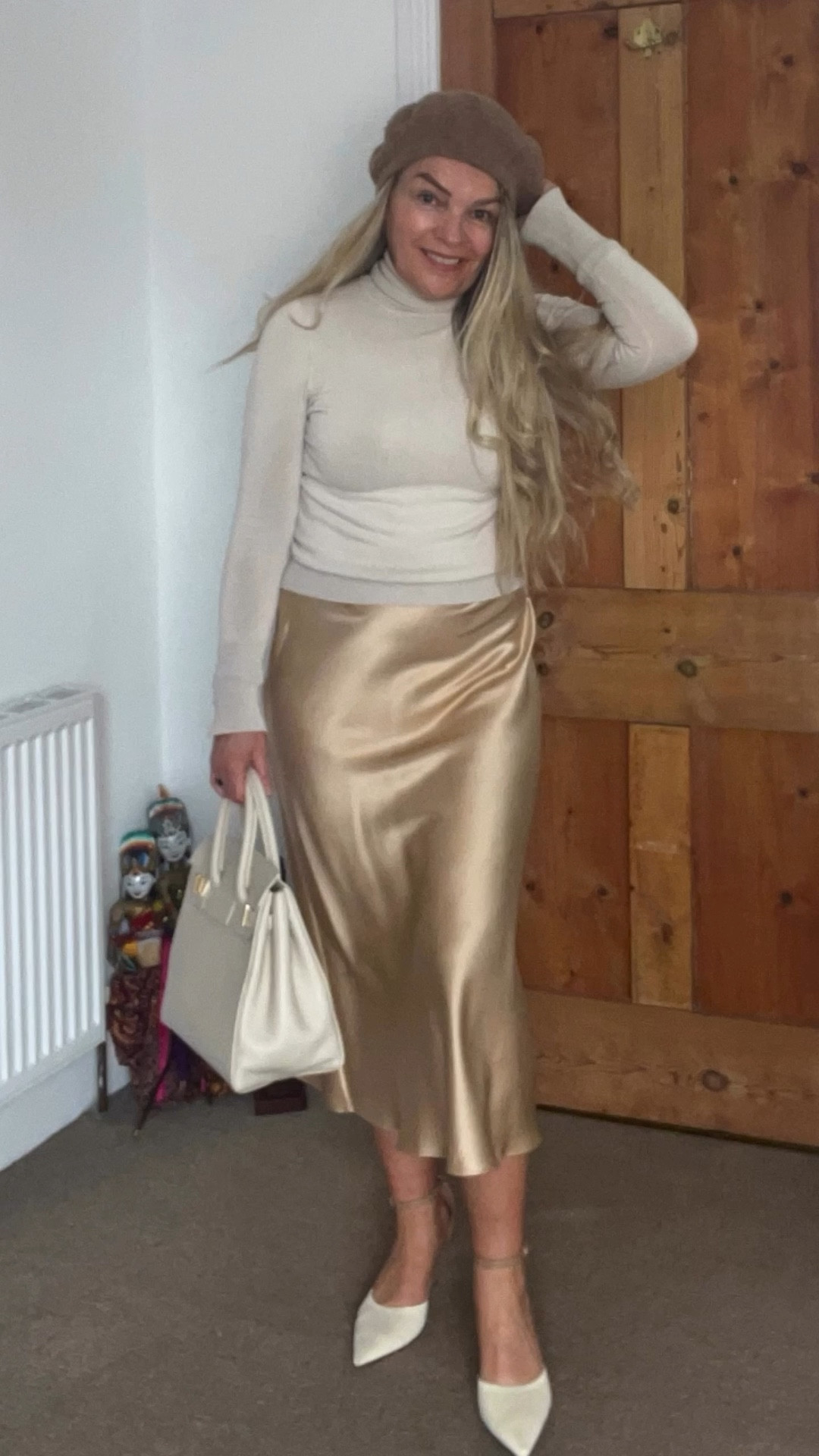 Same clothes. Different logic. ✨

Why does the outfit on the right feel expensive while the one on the left feels accidental? It all comes down to the Sandwich Method.

By matching your shoes to your top, you create a visual frame that pulls the look together instantly. On the left, the black shoes break the flow and draw the eye downward, making the outfit feel disconnected. On the right, the cream heels complete the sandwich, creating a continuous, high-end tonal story.

Good style isn’t about how much you spend. It is about understanding the visual logic of balance.

Ready to transform your wardrobe with intention? My Capsule Wardrobe Challenge is in full swing and you can still join us! Whether you jump in for tonight’s session or catch up on what you missed, now is the time to build a closet you actually love.

Link in Bio to join the challenge and watch the full masterclass.

Upcoming Live Sessions

❤️ SUNDAY Feb 8th at 6pm GMT - Prepping for your wardrobe edit and practical needs
🔗 Join via the link in my bio

💛 Next Sunday Feb 15th at 6pm GMT - Intentional shopping and avoiding impulse buys
🔗 Set your reminder via the link in my bio

Watch the full Sandwich Method video on my channel to see this formula in action across four different looks.

#SandwichMethod #QuietLuxury #StyleLogic #CapsuleWardrobeChallenge #TonalDressing WardrobeEssentials StyleTips