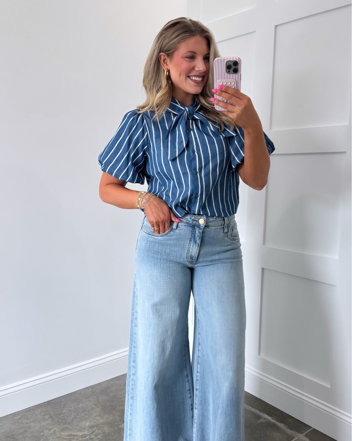 Recent fits 🫶🏻🫶🏻🫶🏻


Wearing size medium in tops 
28 in leopard jeans 
4 in kut wide leg denim