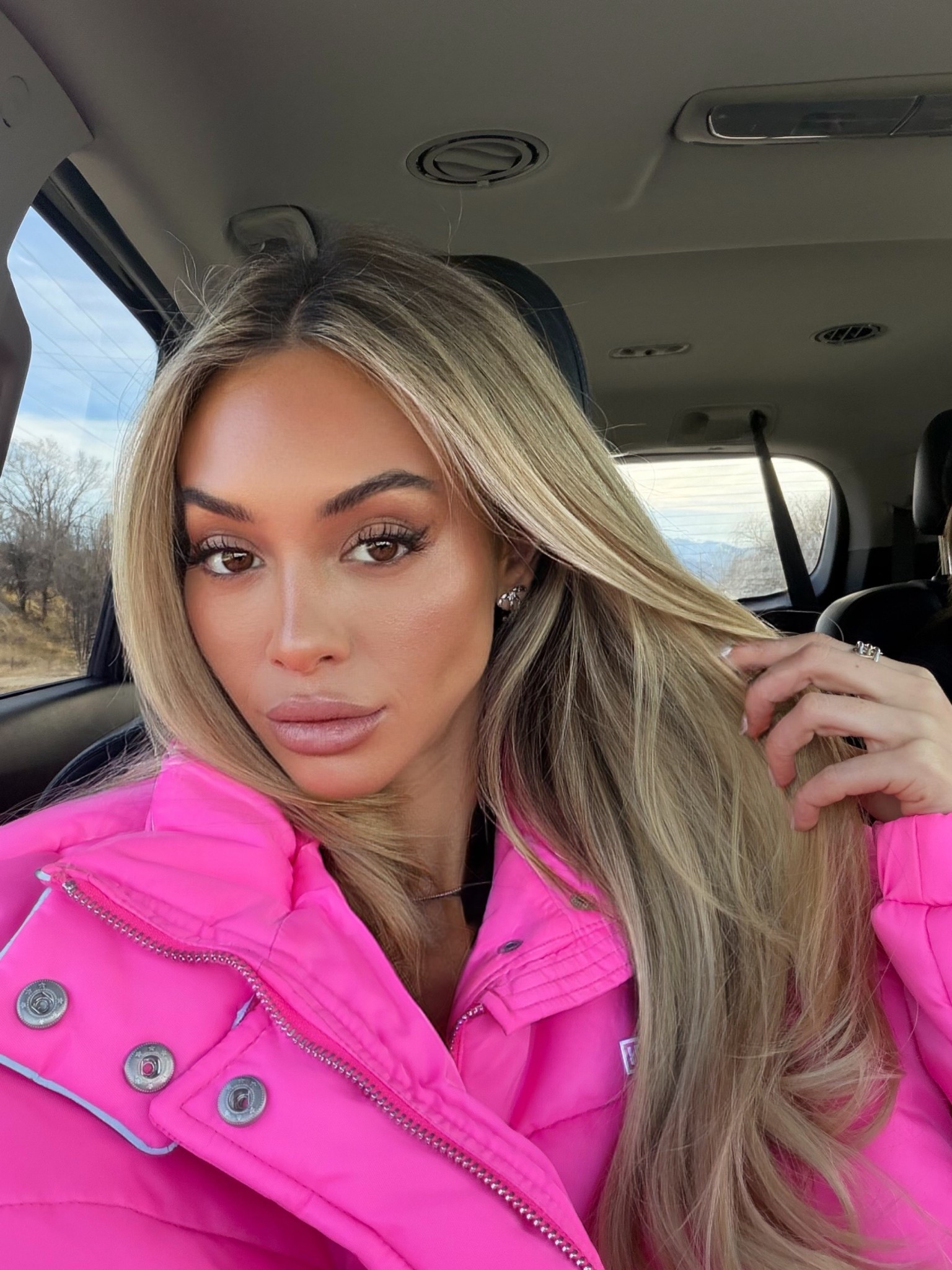 Apres ski - the makeup I used! 💗

#LTKSeasonal #LTKBeauty #LTKTravel