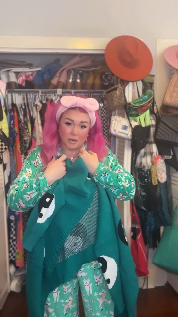 Christmas time #grwm 

#LTKMidsize #LTKStyleTip #LTKSeasonal