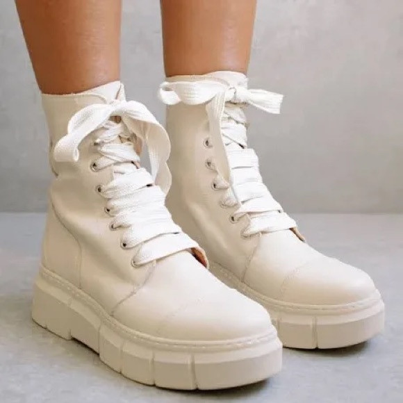 Alohas Can Can boot | Poshmark