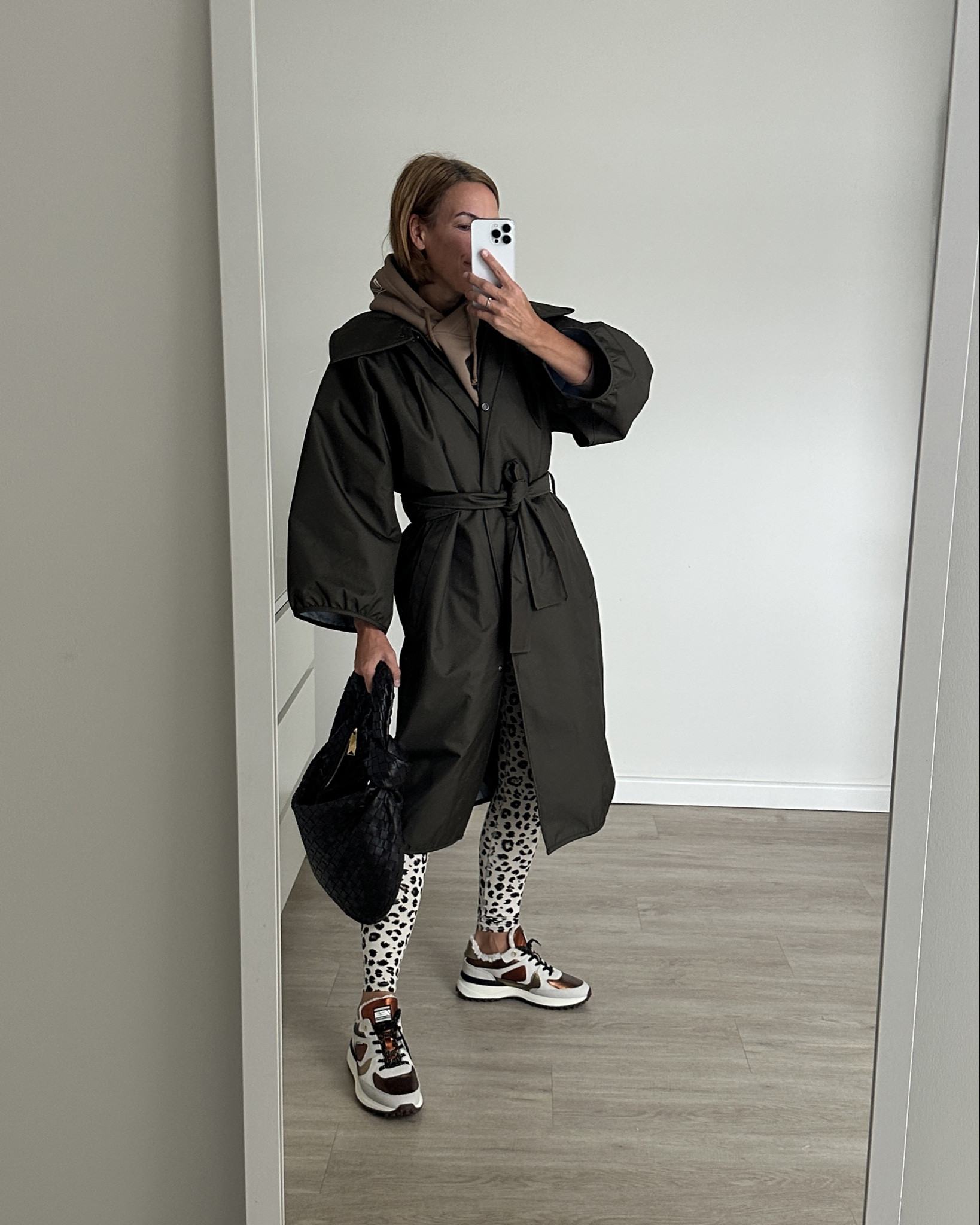 Herbst/ Winter- Outfit: 
Parka/ Mantel & Leo Leggings

#LTKautumn #LTKeurope #LTKstyletip